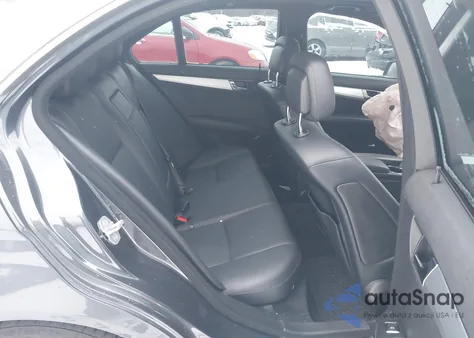 2010 Mercedes-Benz C 300 Luxury 4Matic/Sport 4Matic z USA, uszkodzony, nr VIN WDDGF8BB0AF497727